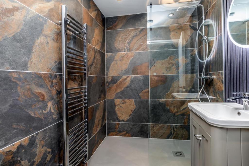 23 Trafalgar Square With Hot Tub And Cinema Scarborough Ngoại thất bức ảnh